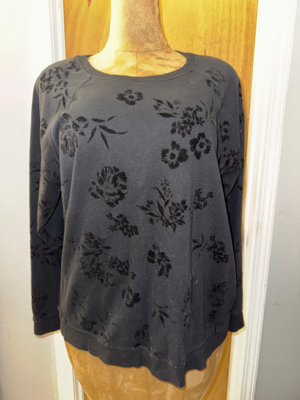 torrid Black Floral Pullover Thin Sweatshirt, Sz 1 or 1X